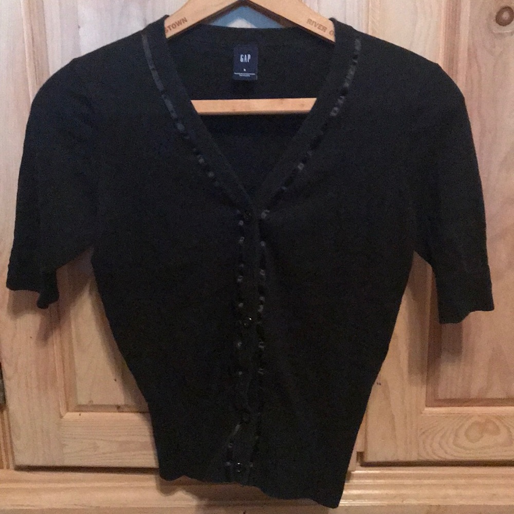 Gap black shirt sleeved sweater with satin detail